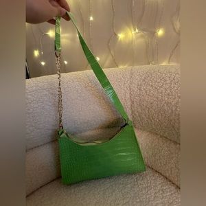 green shoulder bag